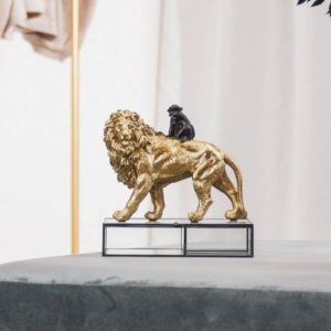 Housevitamin - Beeld Gouden Leeuw met aap